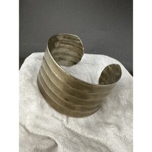 Vintage Ribbed Cuff Bracelet Silver Tone 7"